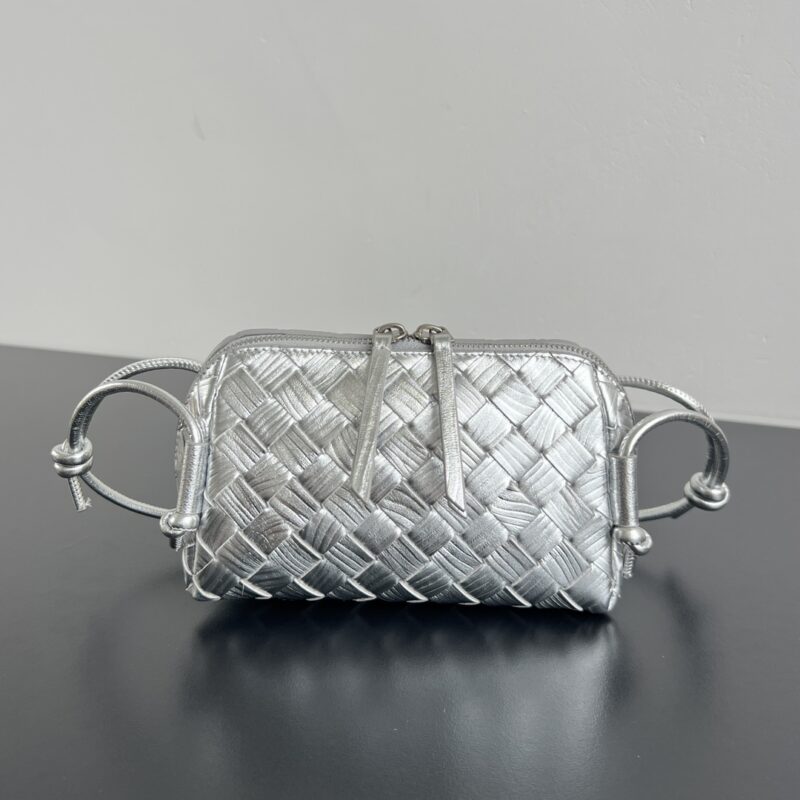 BV 新款 Concert pouch 794258 水波纹/银色