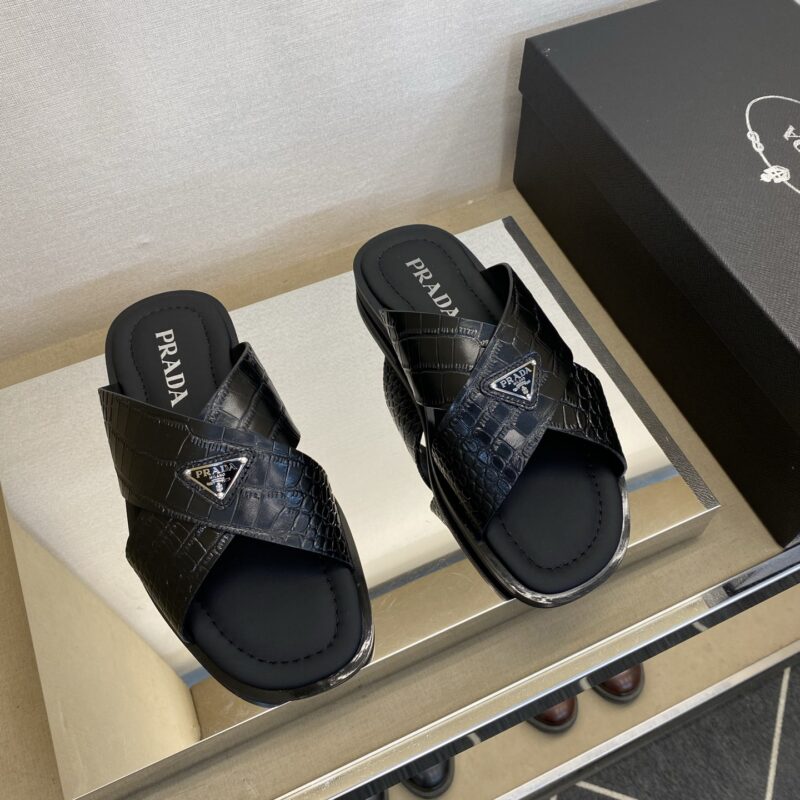 PRADA  男士真皮拖鞋