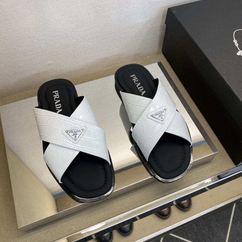 PRADA  男士真皮拖鞋