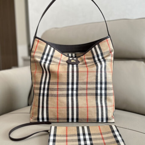 Burberry B家最新托特包 型号1951