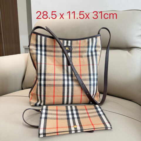 Burberry B家最新托特包 型号2261