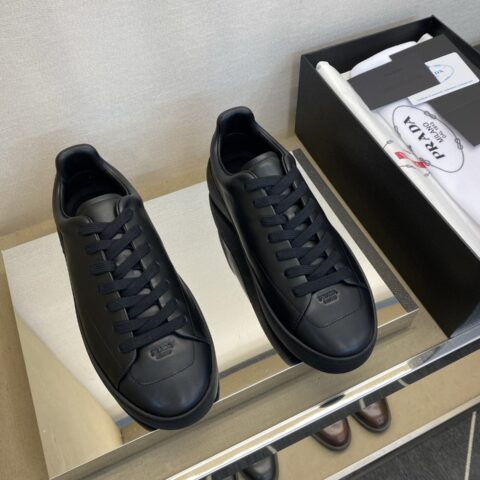 PRADA 男士休闲款