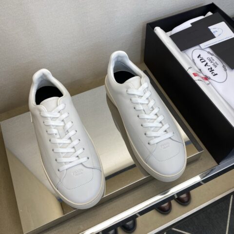 PRADA 男士休闲款