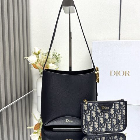 DIOR  Médaillon 水桶包 型号: M1531