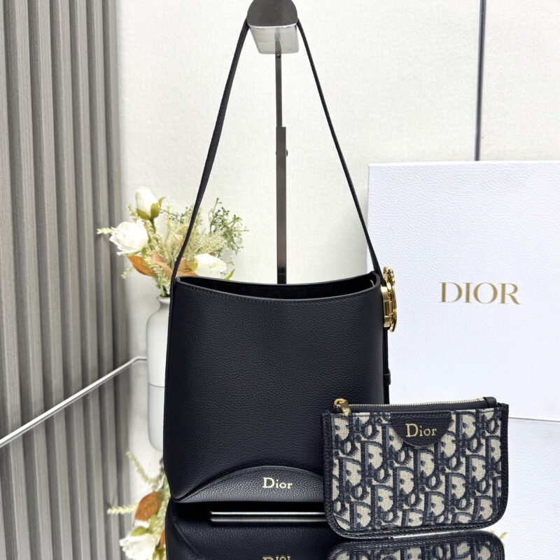 DIOR  Médaillon 水桶包 型号: M1531