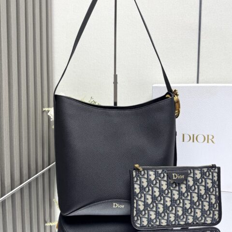 DIOR  Médaillon 水桶包 型号: M1532