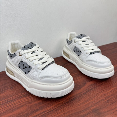 LV 男士厚底气垫休闲板鞋 货号：1312505 白灰