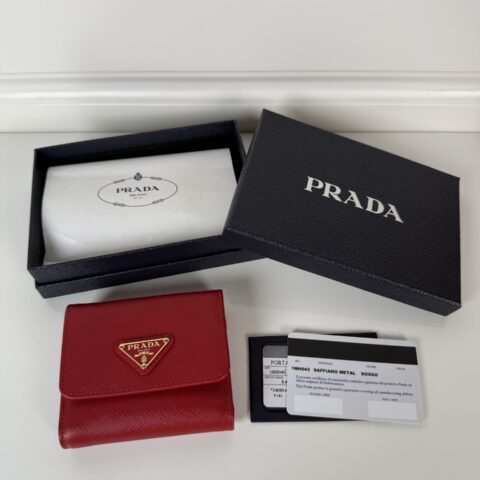 PRADA P家➡️女士十字纹短夹，原单品质，型号1MH043