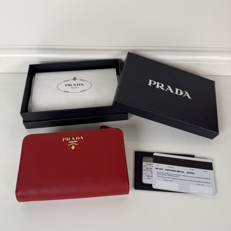PRADA P家➡️女士十字纹短夹，元单品质，型号1M1225
