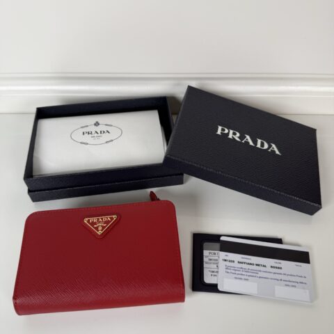 PRADA P家➡️女士十字纹短夹，元单品质，型号1M1225
