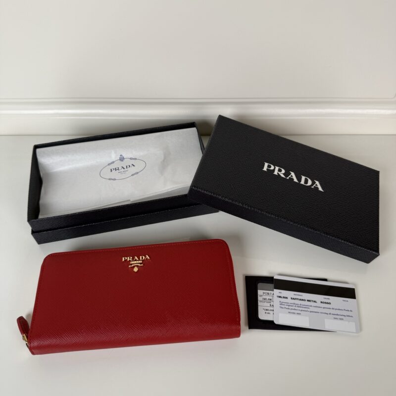 PRADA P家➡️十字纹单拉链皮夹，大红色，型号1ML506