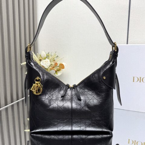 DIOR  Voyage 手袋 型号：16960「褶皱黑色」中号