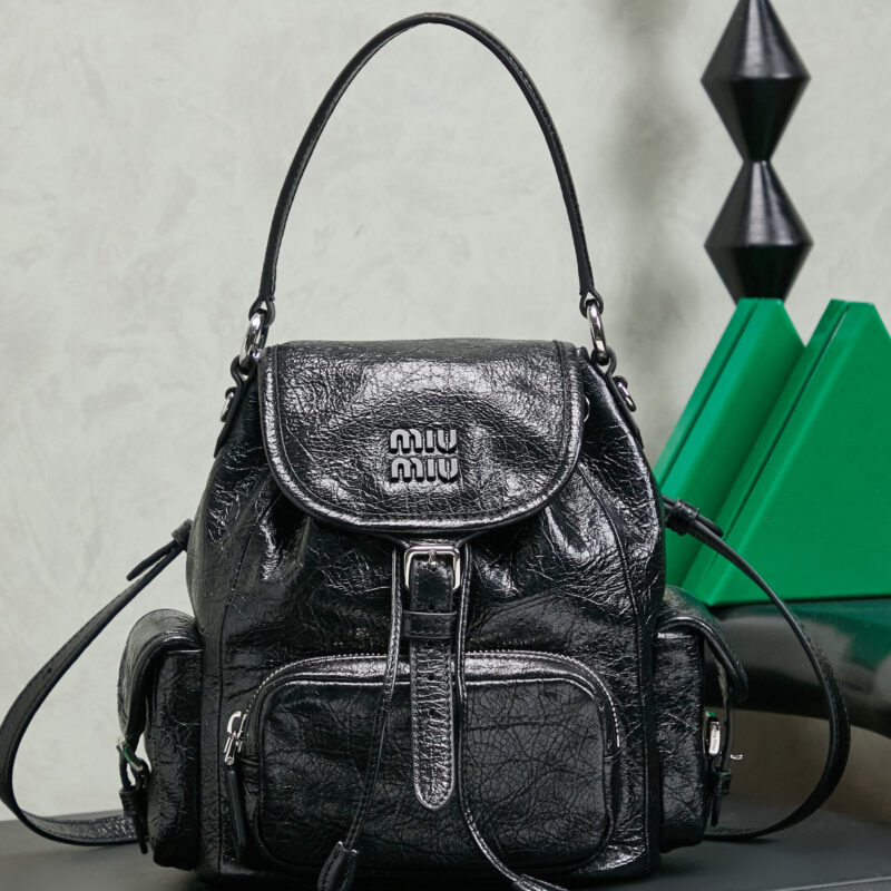 MIUMIU 新品学院风 双肩包 5BZ043 皱漆油蜡黑色