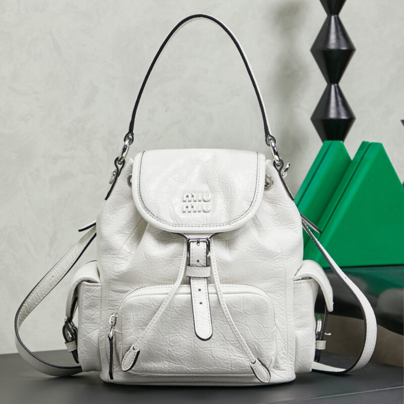 MIUMIU 新品学院风 双肩包 5BZ043 皱漆油蜡白色