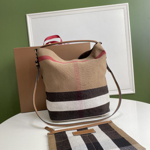 Burberry B家黄麻帆布Hobo包 型号 50432