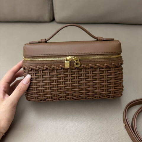 Loro Piana 19-Extra Pocket ｜皮编款｜焦糖色 型号：FAQ8706