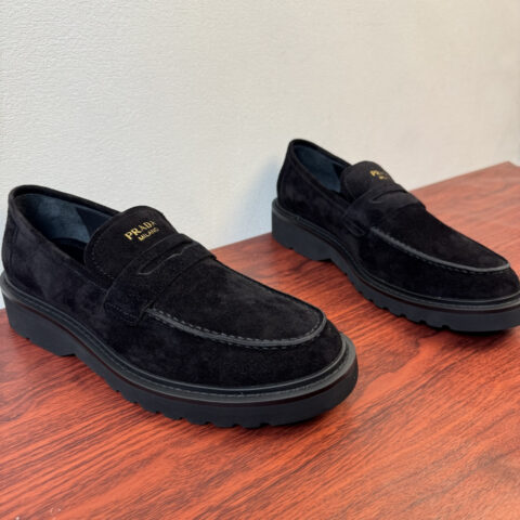 PRADA 新款男士皮革乐福鞋 货号：2EE233 黑色