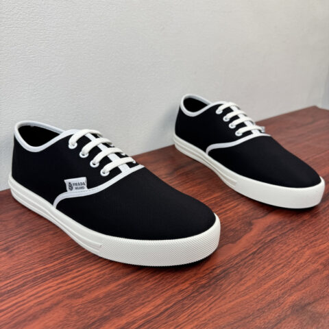 PRADA 斜纹布系带运动鞋 货号：2EE042 黑色