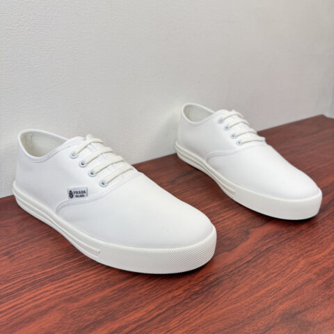 PRADA 斜纹布系带运动鞋 货号：2EE042 白色