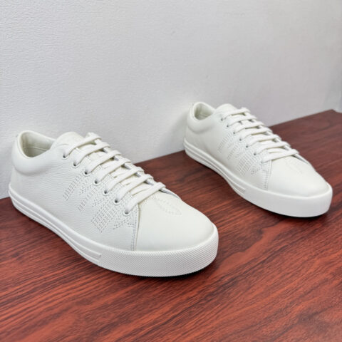 PRADA 斜纹布系带运动鞋 货号：2EE448 白色