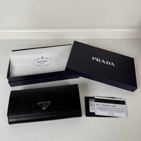 PRADA P家➡️女士翻盖皮夹 型号1MH132 黑色