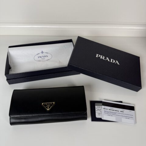 PRADA P家➡️女士翻盖皮夹 型号1MH132 黑色