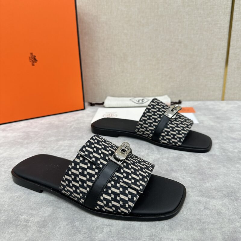 HERMES 最新Giulia男款凉鞋