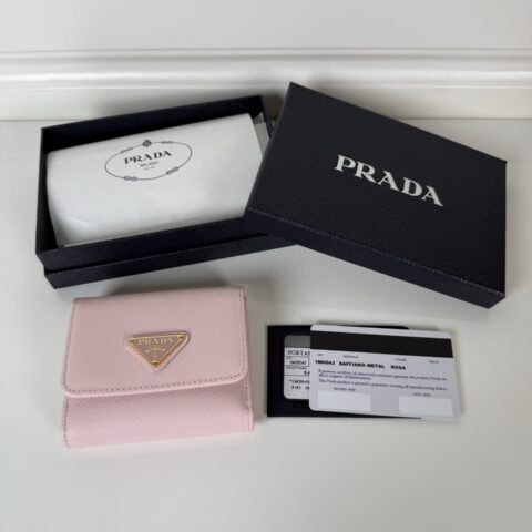 PRADA P家➡️女士十字纹短夹 原单品质 型号1MH043