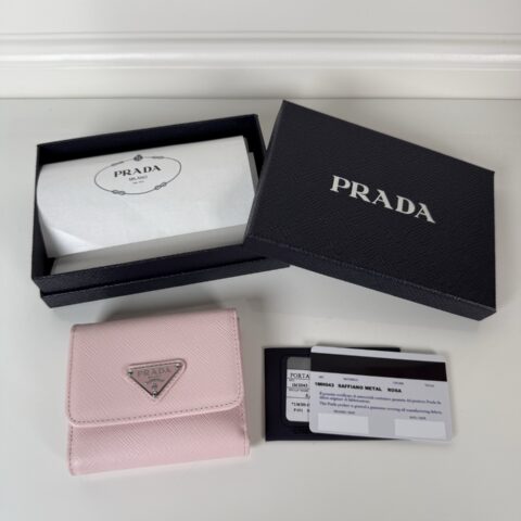 PRADA P家➡️女士十字纹短夹 原单品质 型号1MH043