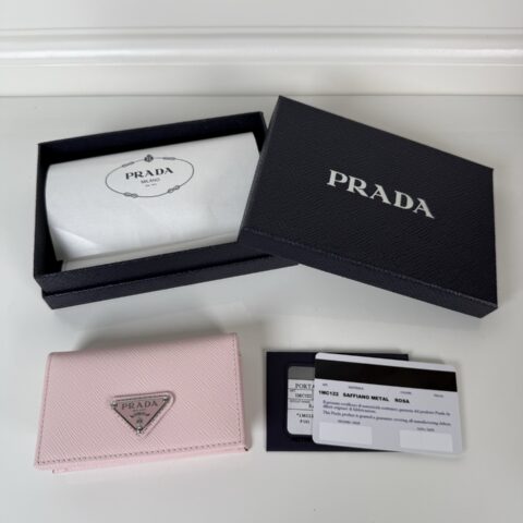 PRADA P家➡️经典卡片夹 型号1MC122