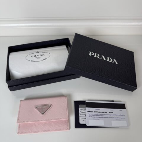 PRADA P家➡️ 男女通用小卡包 雪粉色 型号:1MF028