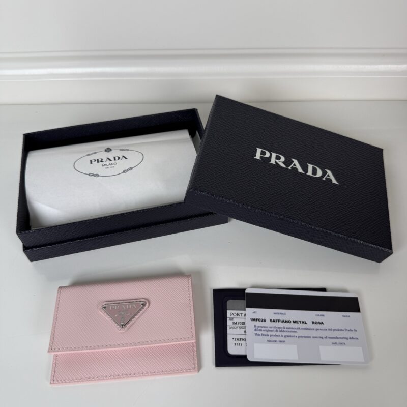 PRADA P家➡️ 男女通用小卡包 雪粉色 型号:1MF028