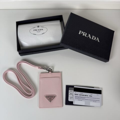 PRADA P家→挂脖款皮革证件夹 型号1MC007