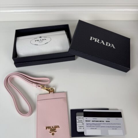 PRADA P家→挂脖款皮革证件夹 型号1MC007
