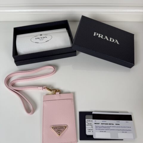 PRADA P家→挂脖款皮革证件夹 型号1MC007