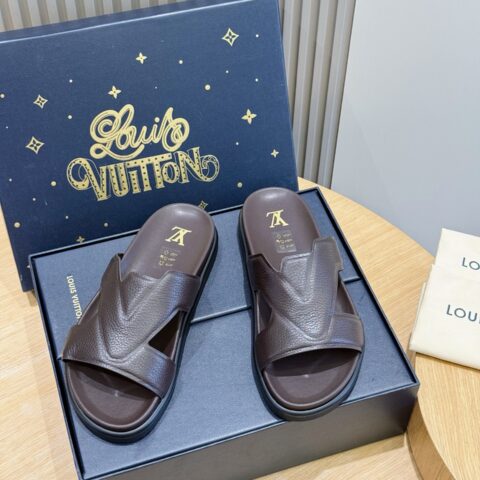 LV L家 OASIS 凉拖