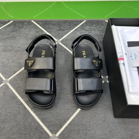 PRADA 时尚经典男凉鞋