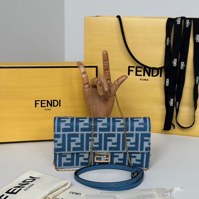 FENDI  Baguette链条皮夹 款号 8638C兰