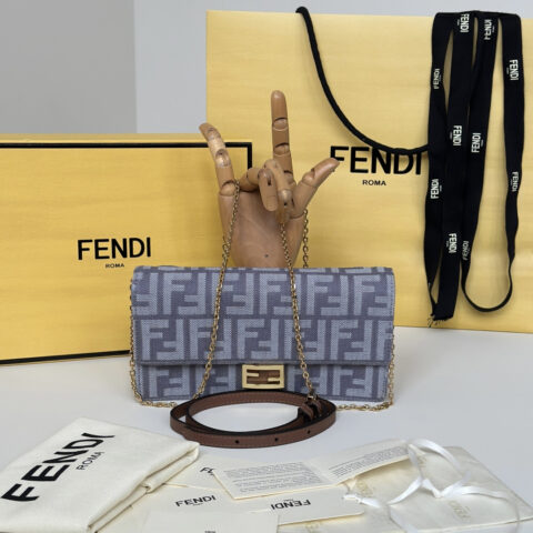 FENDI Baguette链条皮夹 款号 8638