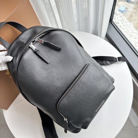 Burberry B家耐久实用的 全牛皮双肩包 型号8911