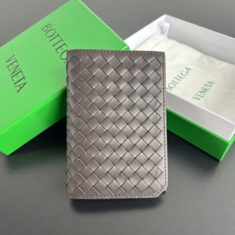 BV 新款小编织护照夹 817398 深巧克力棕