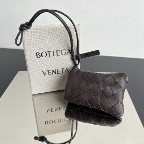 BV 编织卡包挂饰  843903  黑棕