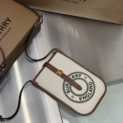 Burberry B家字母帆布手机包 型号0021