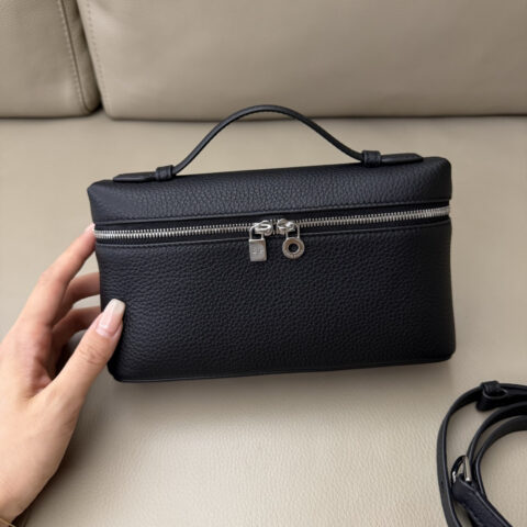 Loro Piana 二代Extra Pocket L19手拿包 型号：FAN4046 黑色/银扣