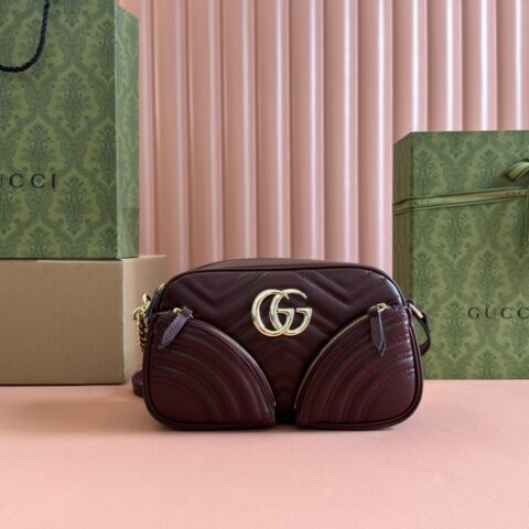 GUCCI GG Marmont系列小号肩背包 型号：798715酒红色/原厂皮