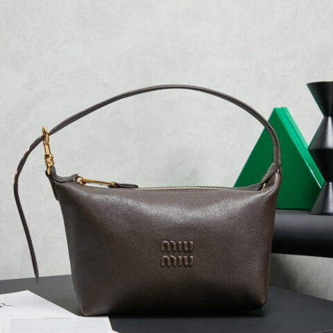 MIUMIU 新品饭盒包 5NE841石楠木
