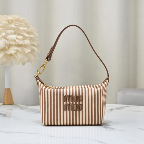 MIUMIU 新品条纹棕色帆布盒包 5NE841