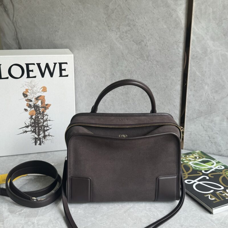 LOEWE 𝐴𝑚𝑎𝑧𝑜𝑛𝑎 180重新诠释 L家传奇手袋 0815 中号磨砂深栗