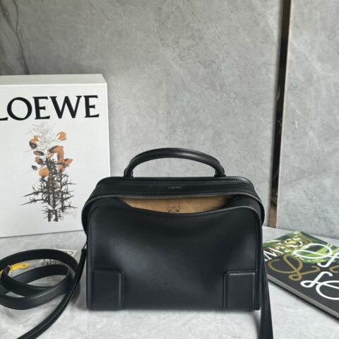 LOEWE 𝐴𝑚𝑎𝑧𝑜𝑛𝑎 180重新诠释 L家传奇手袋 0815 中号黑色