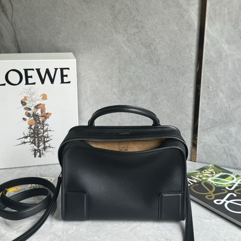 LOEWE 𝐴𝑚𝑎𝑧𝑜𝑛𝑎 180重新诠释 L家传奇手袋 0815 中号黑色